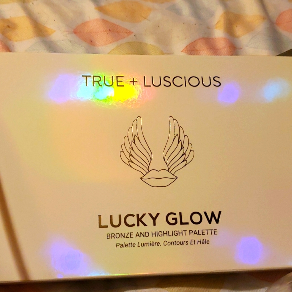 True + Luscious Lucky Glow Bronze and Highlight Palette - Picture 1 of 5